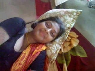 Desi สวยงาม boudi บังคลาเทศกับ Devar สาวเซ็กซี่สัมผัส