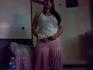 Unconstrained Pakistani Milf Ficken ihren jungen Liebhaber