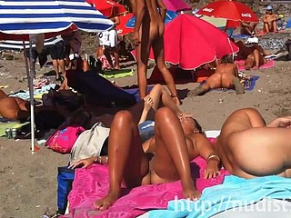 sahilde doğanın wardrobe Seksi çıplaklar bayanlar
