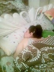 3ors ysawer khalou W Hiya bihdoum Noum W Hiya nayma