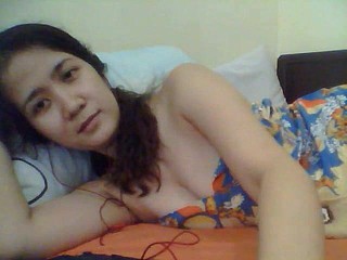 cute philipino milf shows boobs surrounding skype bf-p3