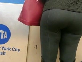 率直ジャマイカの熟女は、戦利品を泡立た