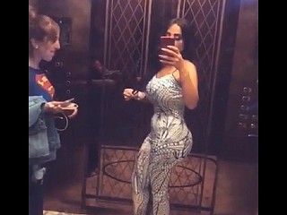 jalang Arab memakai jumpsuit seksi