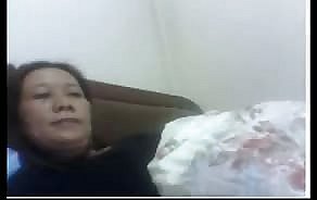 porno corn-cob Chinese MILF plays with the brush gut