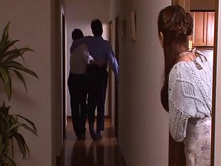 Slutty civciv onu birkaç cumshots alır explosion sporadically onun patronların dig up alır