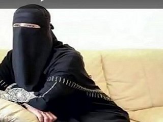 منقبههايجهتتناكوتمصوهيلابسهالعبايهوالنقاب