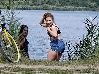 Çıplak adamı izliyorum Kızlar